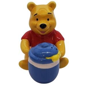 Disney - Winnie the Pooh and Hunny Pot Salt and Pepper Shaker